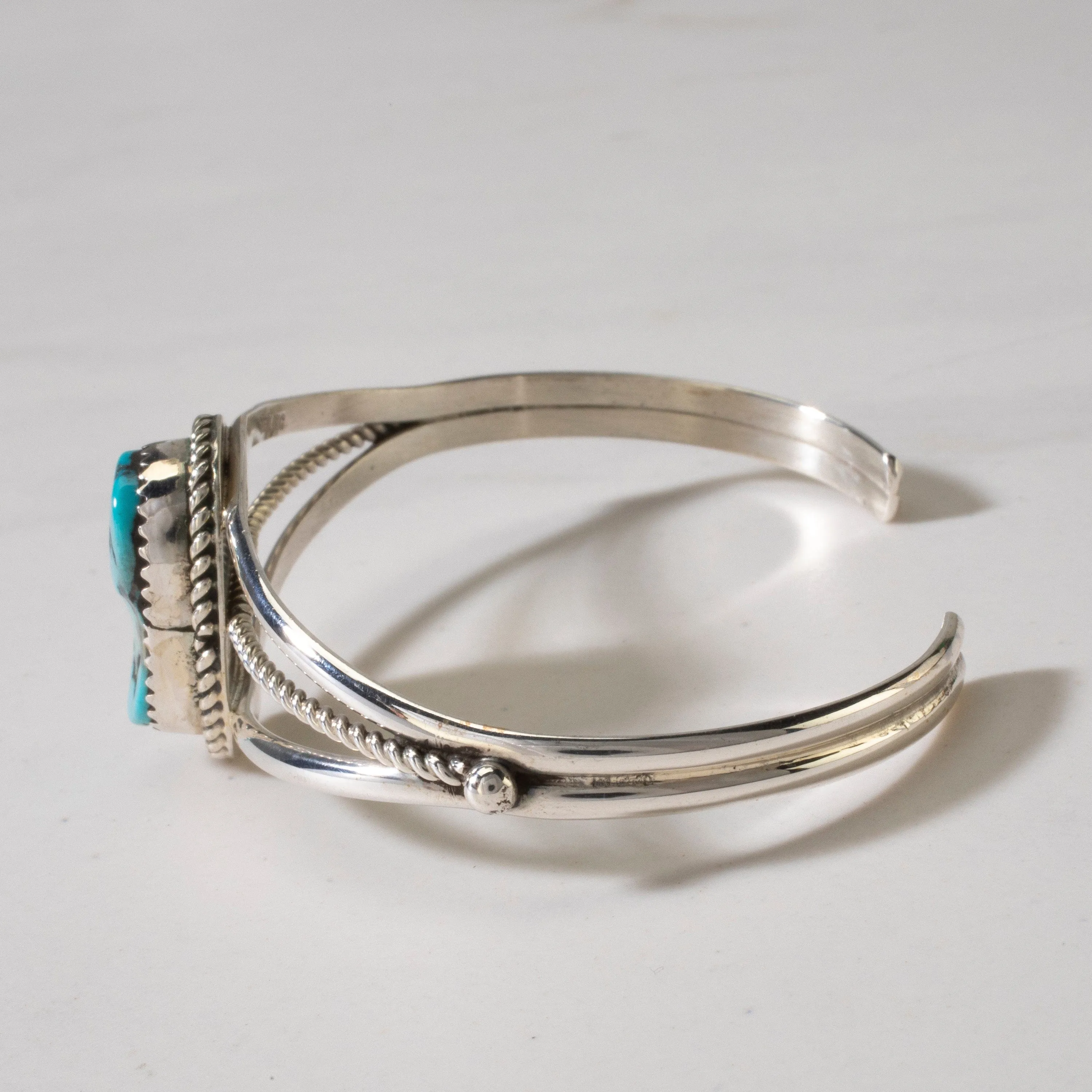 Kingman Turquoise Oval Navajo USA Native American Made 925 Sterling Silver Cuff